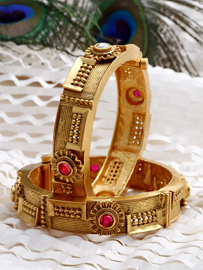 Glossy Golden Beaded Coiled Bracelet