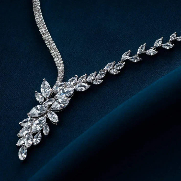 Beautiful & Fashionable Crystal Studded Party Necklace Set
