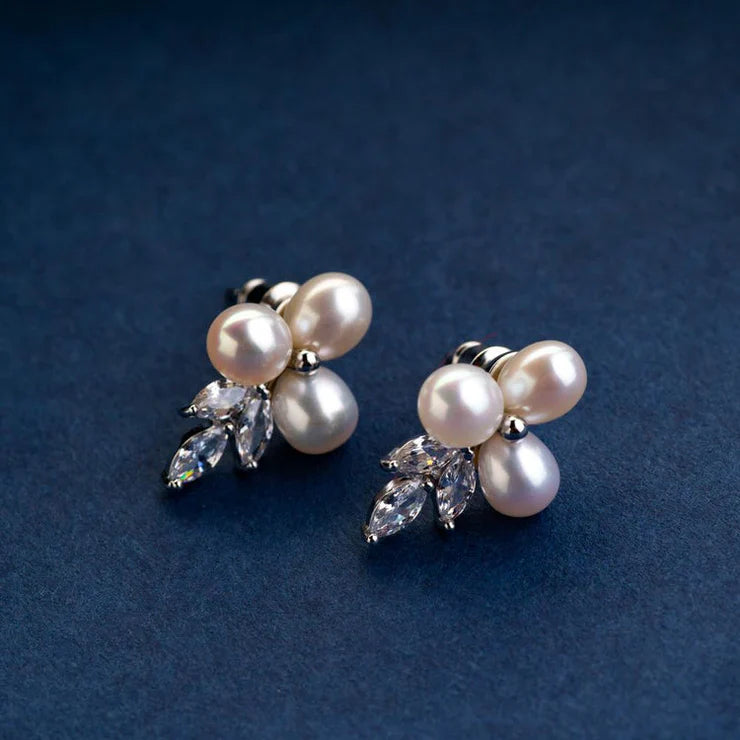 Beautiful & Fashionable Pearls Party Necklace Set